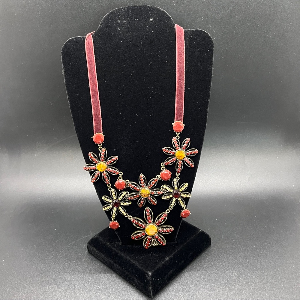 Elegant Floral Necklace with Red and Yellow Highlights